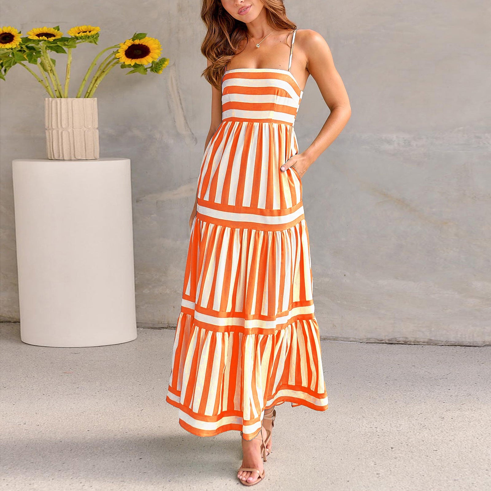 Robe d'été longue à rayures imprimées avec poches, encolure carrée et dos ouvert