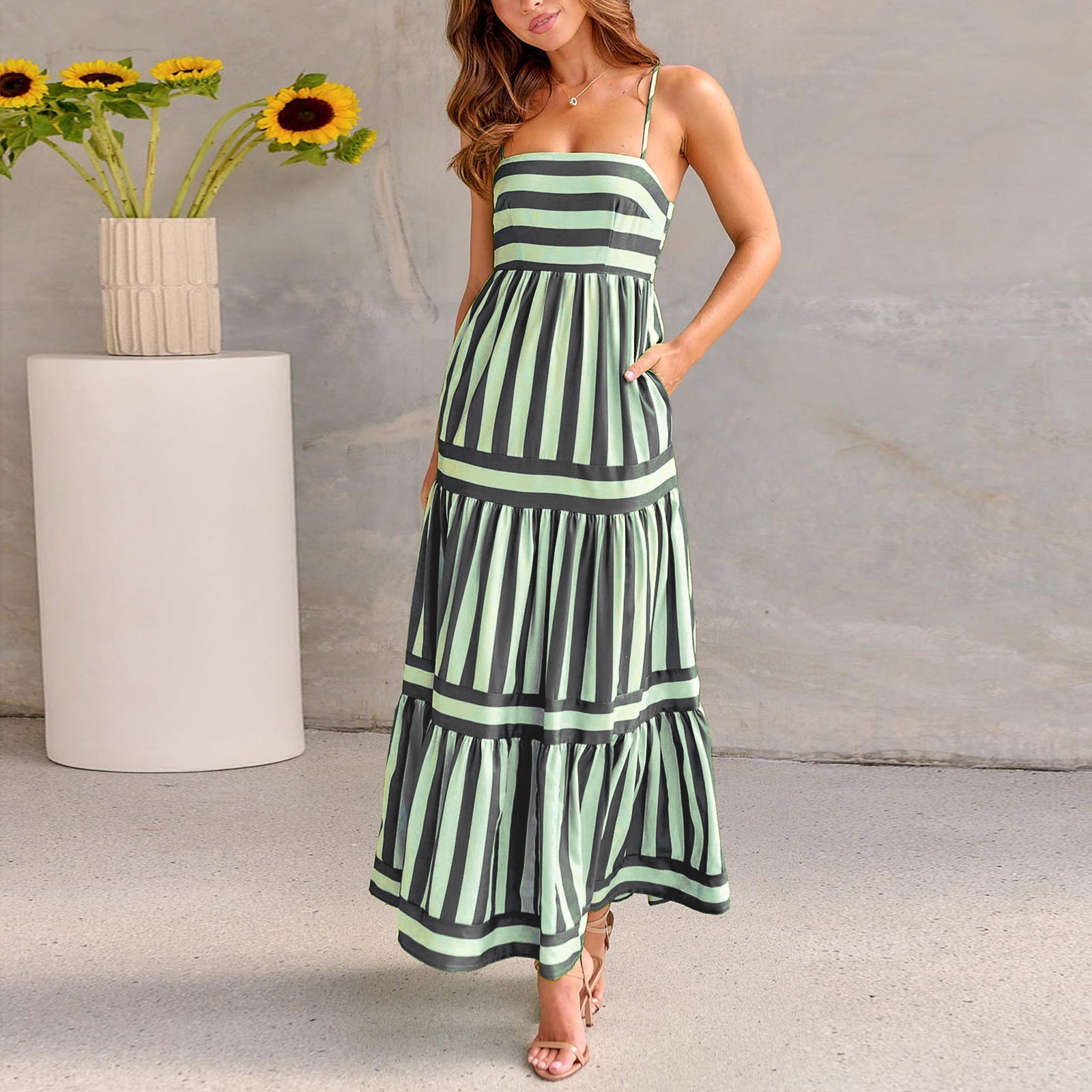Robe d'été longue à rayures imprimées avec poches, encolure carrée et dos ouvert